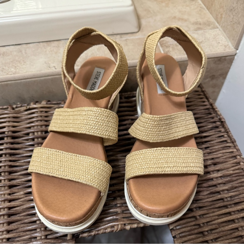 Steve Madden women’s 2 inch platform sandals tan size 8